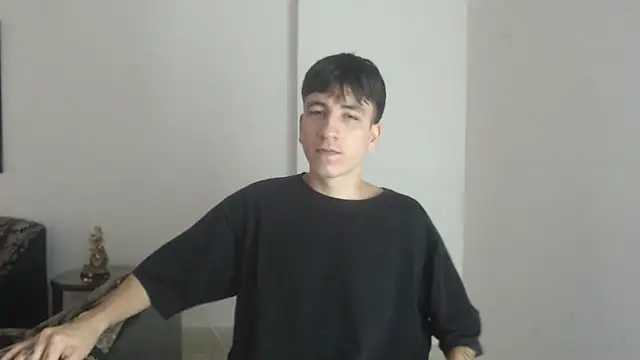 Snapshot of younewmaster chatting on 11.28.25 younewmaster online show from 11.28.25