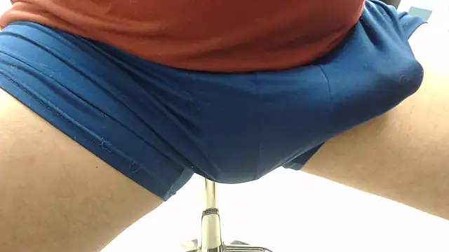 Snapshot of johnny_soles chatting on 12.02.25 johnny soles online show from 12.02.25