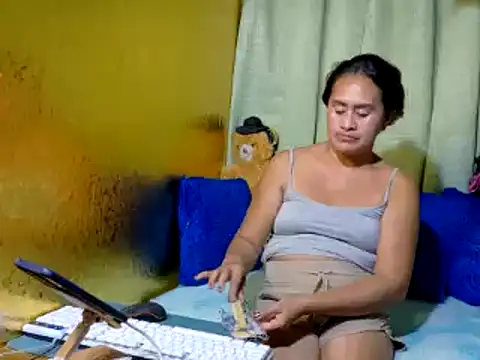 Snapshot of xxloveheart chatting on 04.14.26 xxloveheart online show from 04.14.26