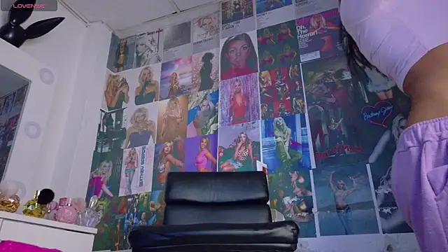 Snapshot of Mistileav chatting on 03.13.26 Mistileav online show from 03.13.26