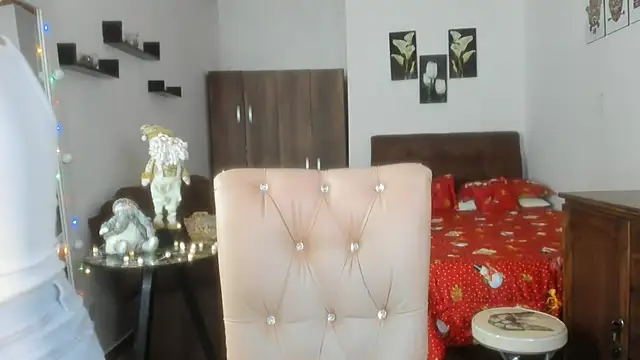 Snapshot of Bryony_Sullyvan chatting on 12.26.24 Bryony Sullyvan online show from 12.26.24