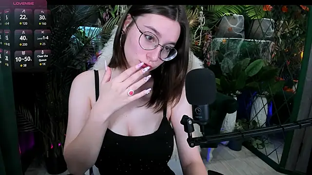 Snapshot of AnnyNextDoor chatting on 10.22.25 AnnyNextDoor online show from 10.22.25