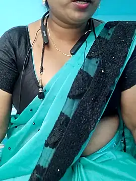 Snapshot of yelmaji91 chatting on 10.21.25 yelmaji91 online show from 10.21.25