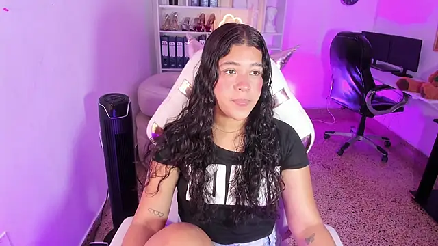 Snapshot of Ivy_nt chatting on 11.30.25 Ivy nt online show from 11.30.25