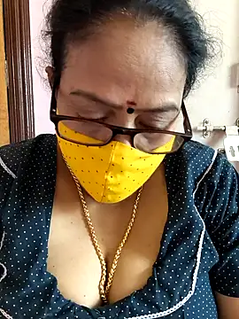 Snapshot of heera-rani chatting on 09.10.25 heera-rani online show from 09.10.25