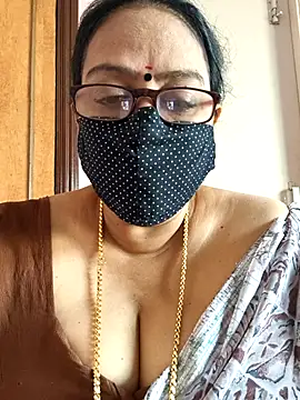 Snapshot of heera-rani chatting on 09.28.25 heera-rani online show from 09.28.25