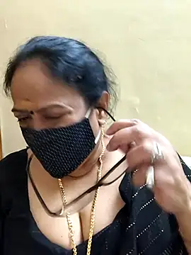 Snapshot of heera-rani chatting on 11.21.25 heera-rani online show from 11.21.25