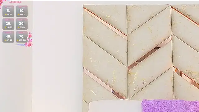 Snapshot of AlanaDoll chatting on 11.20.25 AlanaDoll online show from 11.20.25