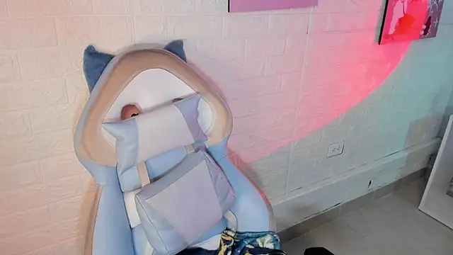 Hannahpage online show from 09.10.25