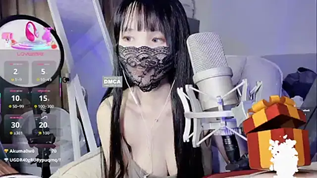 Snapshot of twlilybae chatting on 11.04.25 twlilybae online show from 11.04.25