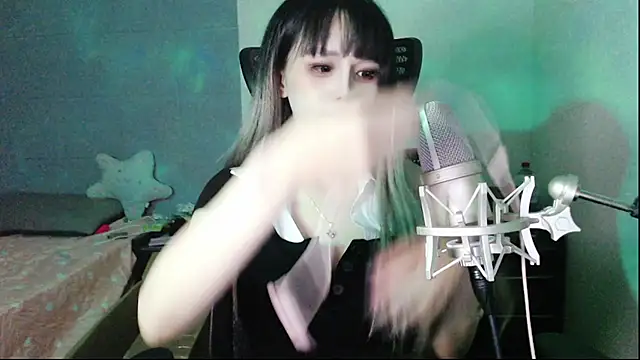 Snapshot of twlilybae chatting on 06.27.26 twlilybae online show from 06.27.26