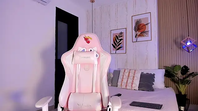 Snapshot of Ayleen_Dunkan chatting on 11.12.25 Ayleen Dunkan online show from 11.12.25