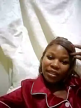 Seductive Yellow Titties online show from 01.11.26