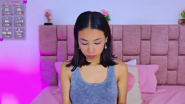 Snapshot of ScarlettLuxe chatting on 12.04.25 ScarlettLuxe online show from 12.04.25