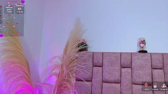 Snapshot of ScarlettLuxe chatting on 12.18.25 ScarlettLuxe online show from 12.18.25