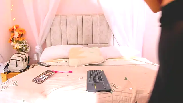 Rachellcooperrr online show from 10.20.25