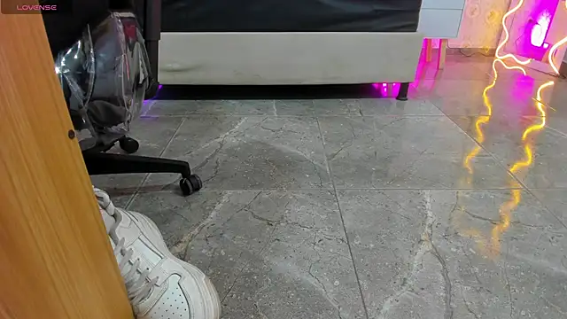 BLUE TAY1 online show from 10.25.25