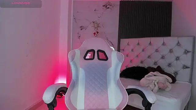 chloesagee online show from 12.13.25