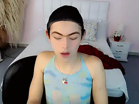 nathalialoes1 online show from 10.16.25