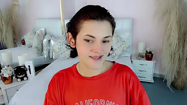 nathalialoes1 online show from 12.14.25