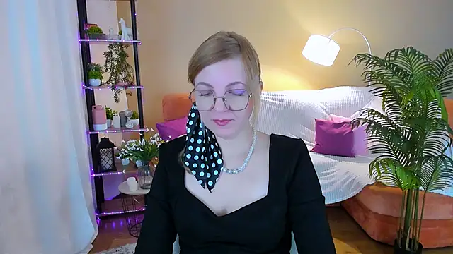 YourUniverser online show from 10.08.25