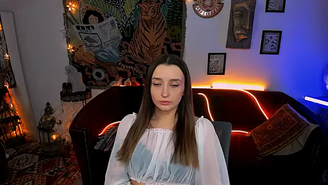 Snapshot of AliceLids chatting on 09.10.25 AliceLids online show from 09.10.25