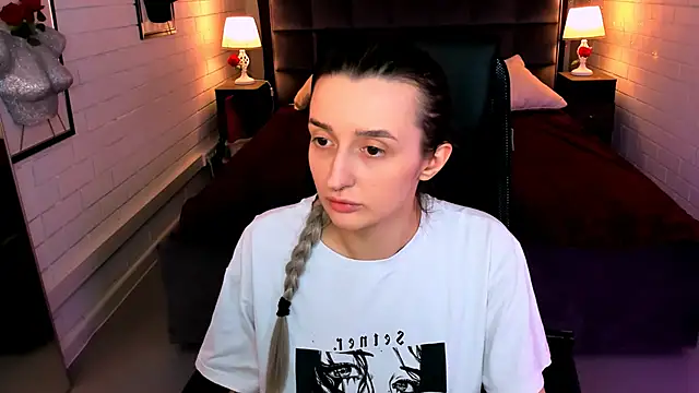 Snapshot of AliceLids chatting on 10.02.25 AliceLids online show from 10.02.25