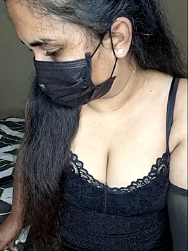 Snapshot of linishal chatting on 11.25.25 linishal online show from 11.25.25