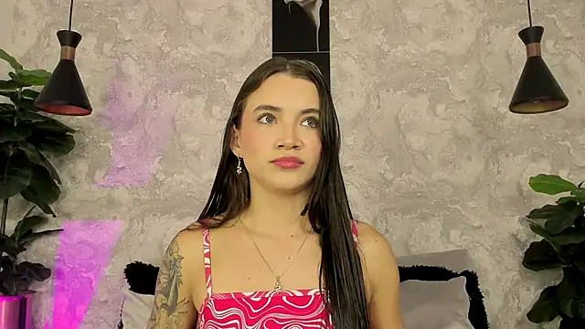 aitana baker  online show from 10.18.25