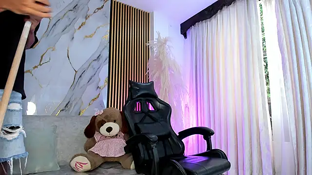 JulienSaint online show from 12.05.25