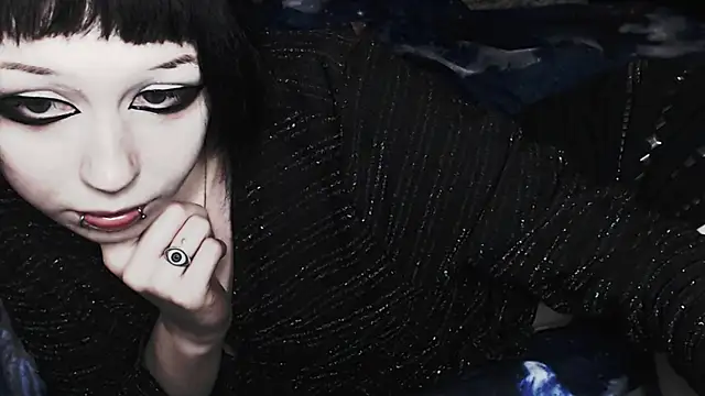  LUCY LAVE online show from 11.04.25