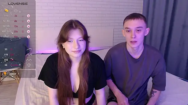 Snapshot of Blushing_couple chatting on 09.18.25 Blushing couple online show from 09.18.25