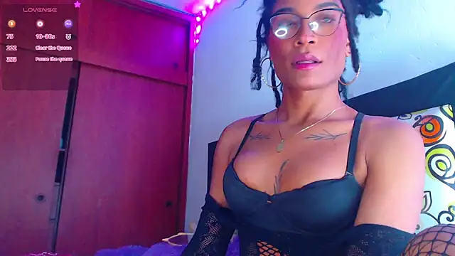 Snapshot of Cristalhottie2324 chatting on 11.13.25 Cristalhottie2324 online show from 11.13.25