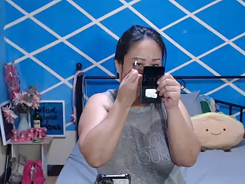 Snapshot of jengrey chatting on 09.13.25 jengrey online show from 09.13.25