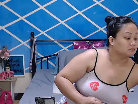 Snapshot of jengrey chatting on 09.26.25 jengrey online show from 09.26.25