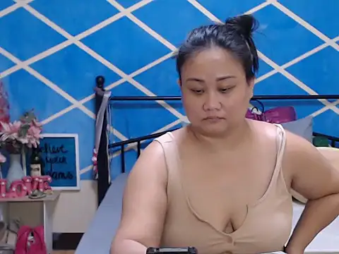 Snapshot of jengrey chatting on 09.30.25 jengrey online show from 09.30.25