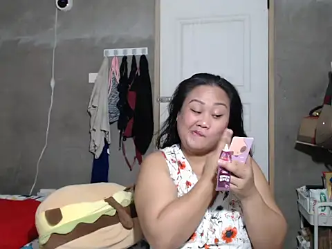 Snapshot of jengrey chatting on 11.25.25 jengrey online show from 11.25.25