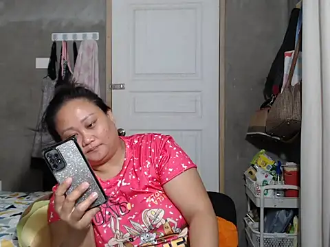 Snapshot of jengrey chatting on 11.28.25 jengrey online show from 11.28.25