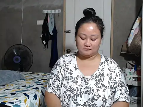 Snapshot of jengrey chatting on 12.01.25 jengrey online show from 12.01.25