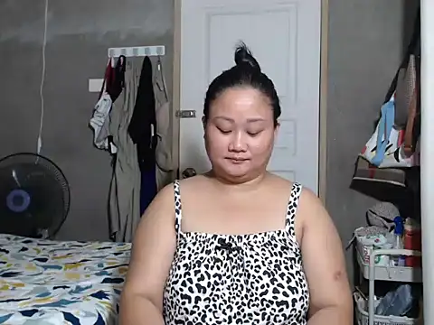 Snapshot of jengrey chatting on 12.02.25 jengrey online show from 12.02.25