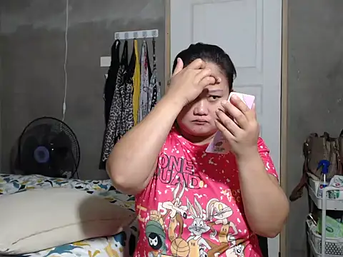 Snapshot of jengrey chatting on 12.14.25 jengrey online show from 12.14.25