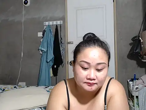 Snapshot of jengrey chatting on 12.16.25 jengrey online show from 12.16.25