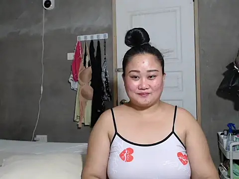 Snapshot of jengrey chatting on 12.18.25 jengrey online show from 12.18.25