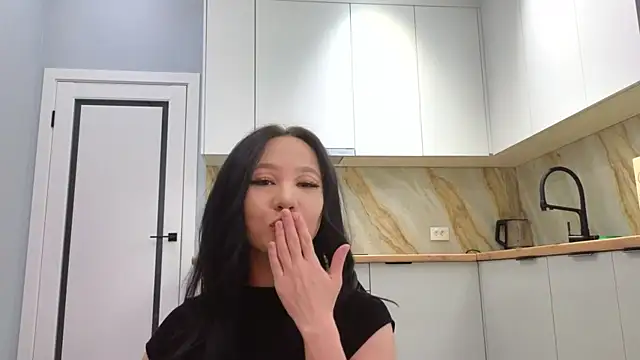 lunajii online show from 04.25.26