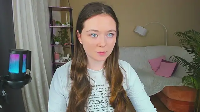 Snapshot of AlluringLookk chatting on 09.19.25 AlluringLookk online show from 09.19.25