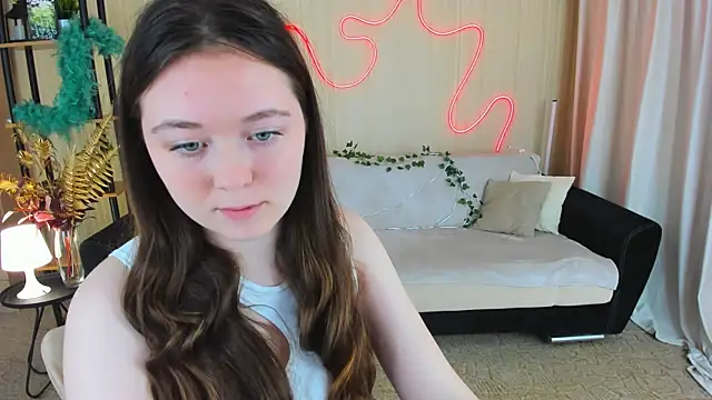 Snapshot of AlluringLookk chatting on 10.04.25 AlluringLookk online show from 10.04.25