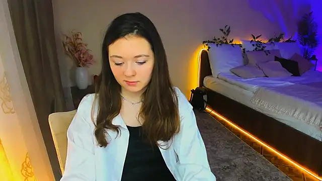 Snapshot of AlluringLookk chatting on 11.08.25 AlluringLookk online show from 11.08.25