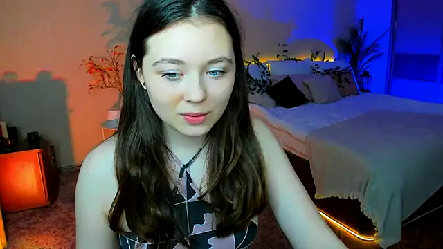 Snapshot of AlluringLookk chatting on 11.26.25 AlluringLookk online show from 11.26.25