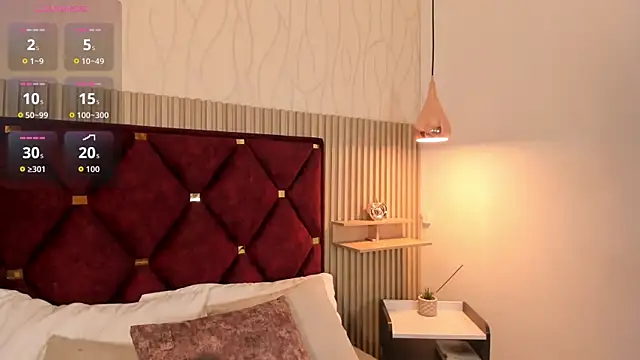 Snapshot of LauMiller chatting on 09.12.25 LauMiller online show from 09.12.25