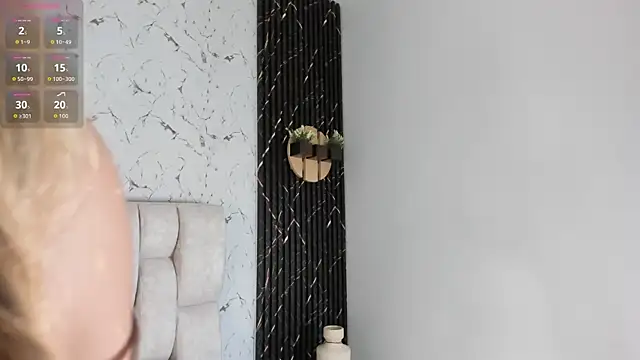 Snapshot of LauMiller chatting on 09.29.25 LauMiller online show from 09.29.25